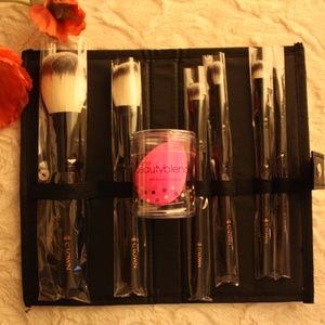 Crown 6 Piece Brush Set + Original Beauty Blender